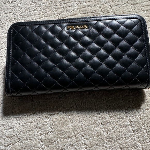 Prada Zip Wallet New Black and Gold - Picture 1 of 5